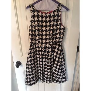 Jessica Simpson Houndstooth Pattern Dress